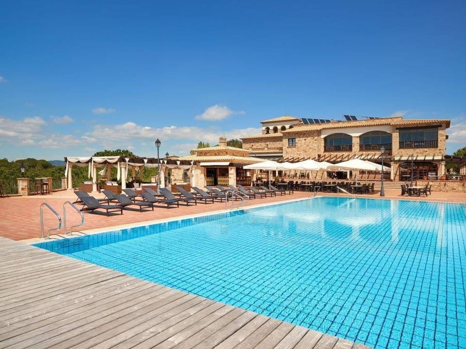 Water, Sky, Cloud, Building, Swimming Pool, Plant, Azure, Outdoor Furniture, Sunlounger, House