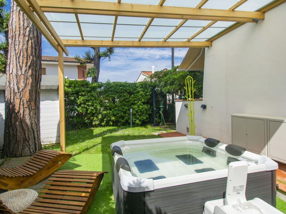 Property, Plant, Interior Design, Shade, Architecture, Wood, Grass, Outdoor Furniture, Residential Area, Roof