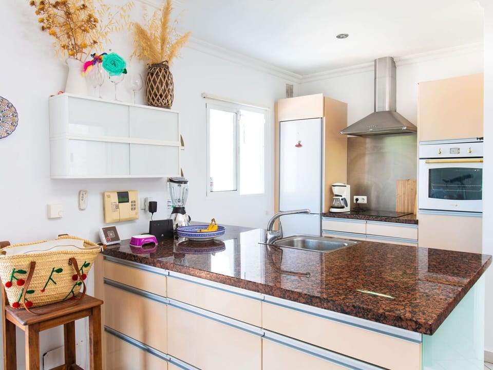 Cabinetry, Property, Countertop, Sink, Interior Design, Kitchen, Architecture, Wood, Kitchen Stove, Floor