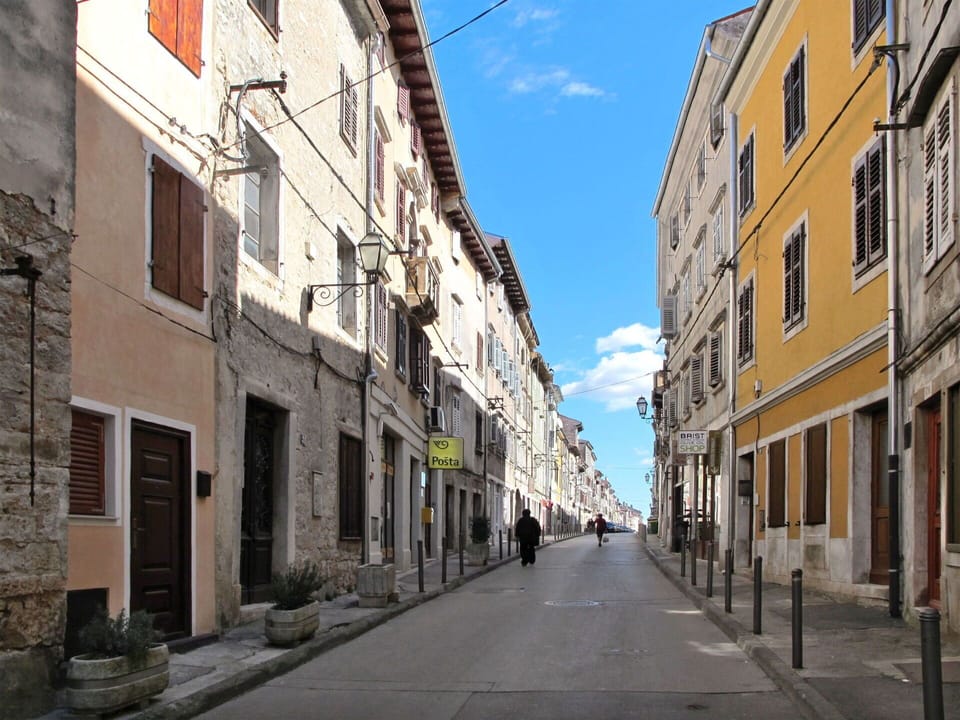Sky, Window, Cloud, Building, Road Surface, Thoroughfare, Neighbourhood, Alley, Urban Design, Road
