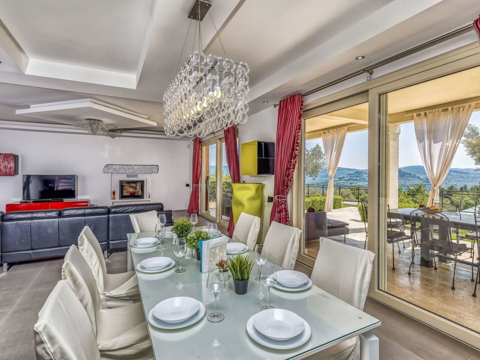 Table, Furniture, Property, Plant, Chair, Building, Tableware, Lighting, Interior Design, Decoration