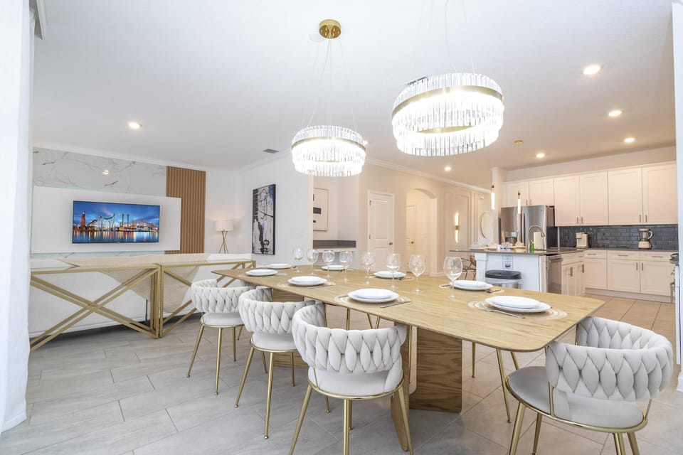 Dining Room (Sits 8)