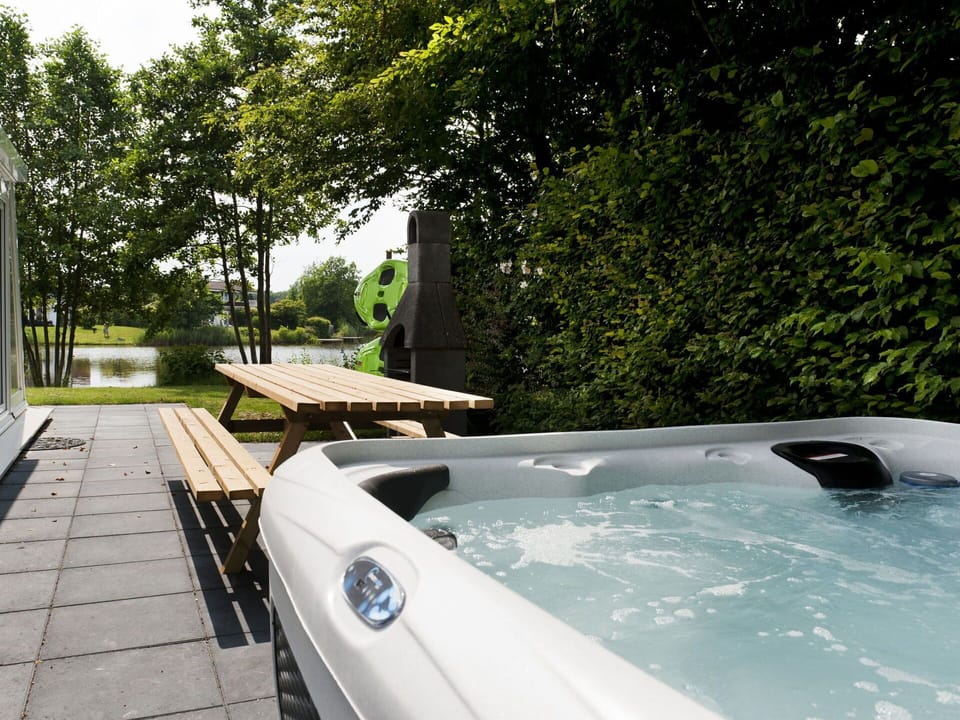 Plant, Water, Tree, Automotive Exterior, Motor Vehicle, Shade, Leisure, Grass, Vehicle Door, Recreation