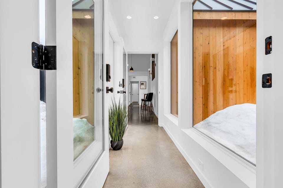 🏡 Instant comfort with cozy charm in every corner. 

