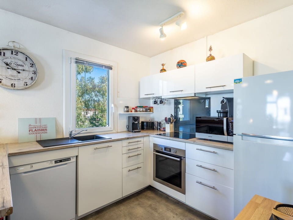 Plant, Sky, Building, Window, Tree, Land Lot, House, Larch, Grass, Residential Area