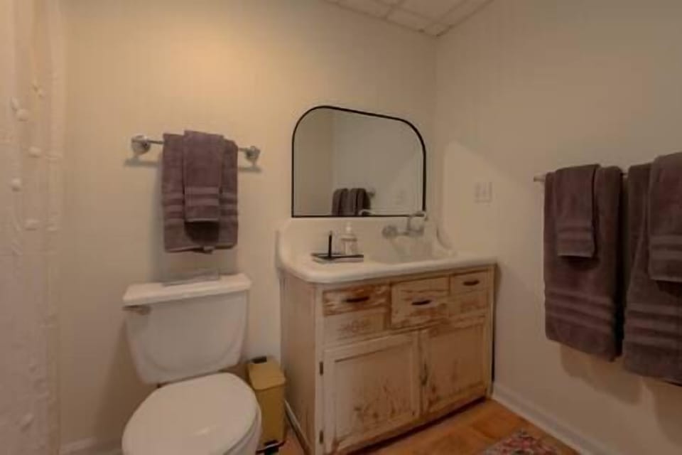 Downstairs King suite full bath.