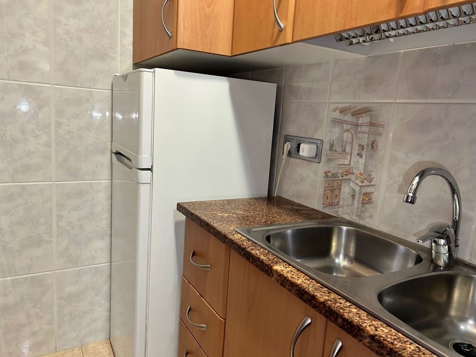 Kitchen Sink, Cabinetry, Sink, Property, Tap, Countertop, Building, White, Plumbing Fixture, Kitchen