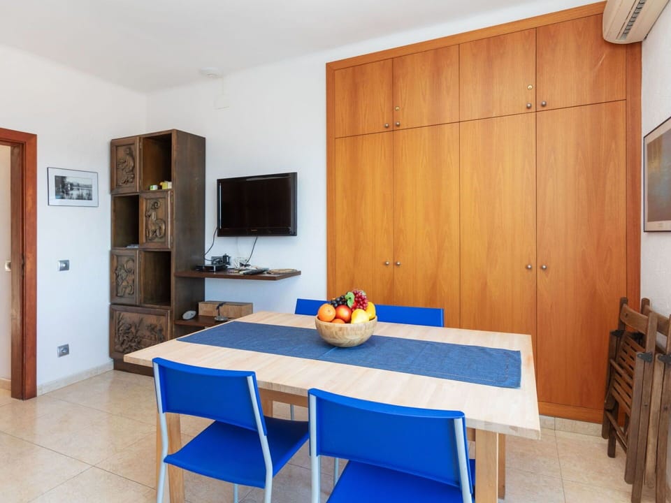 Daytime, Building, Sky, Azure, Window, Architecture, Table, Condominium, Wood, Shelving