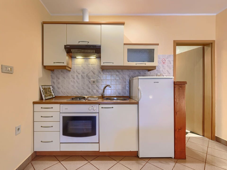 Cabinetry, Building, Countertop, Furniture, Kitchen Stove, Wood, Kitchen, Lighting, Tap, Kitchen Appliance
