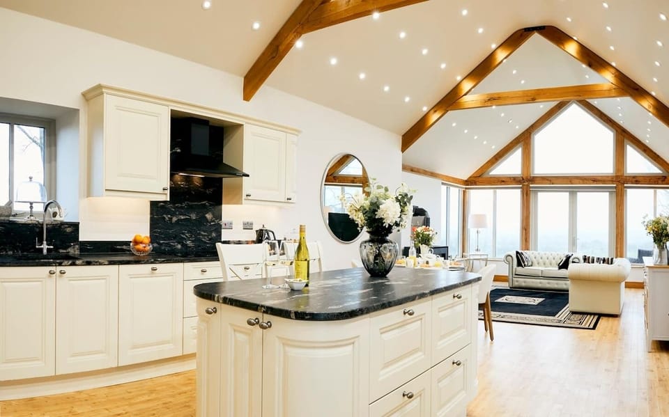Expansive Kitchen Oasis