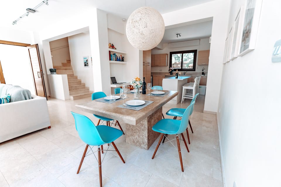Dining Area (1)