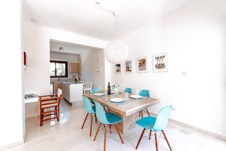 Dining Area (2)