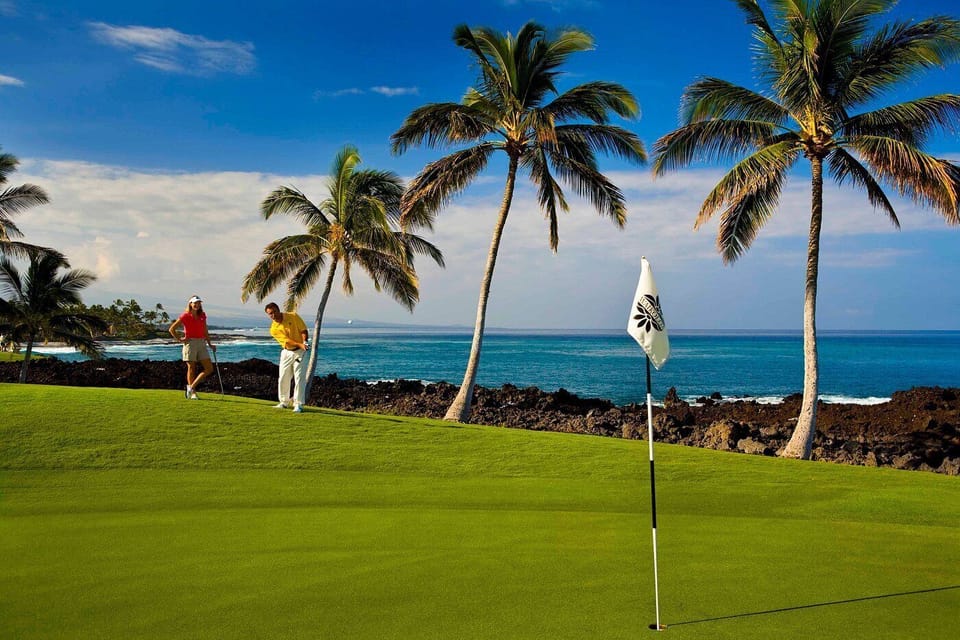 Golf moments carved into Hawaii’s lava‑rock shoreline