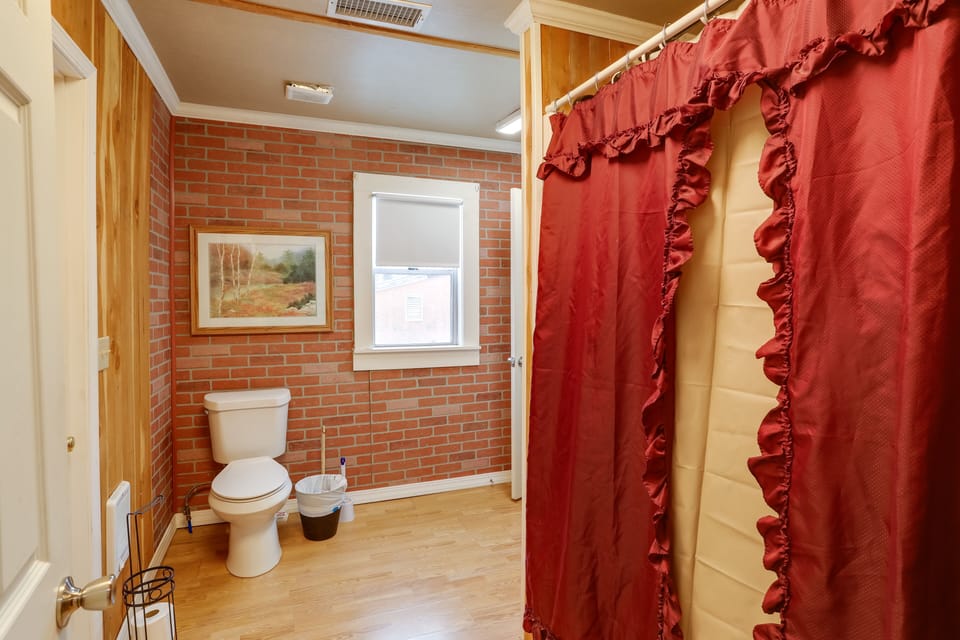 Full Bathroom | Top Floor