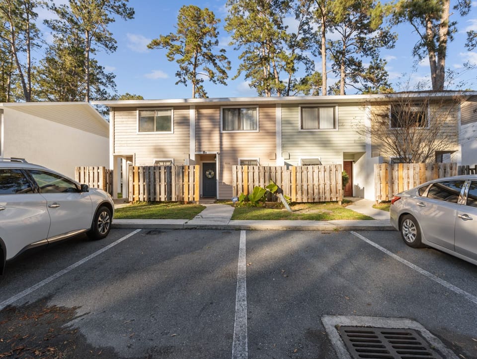 Front view of the condo. Door in blue! 2 Parking space