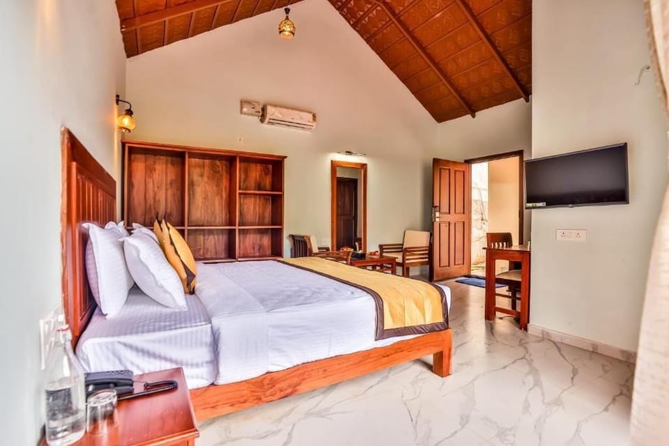 Suite Cottage | Desk, soundproofing, free WiFi, bed sheets