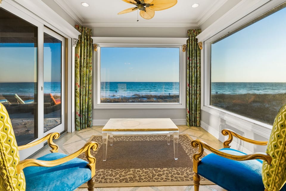 Sea Castle | Master Bedroom | Sitting Area