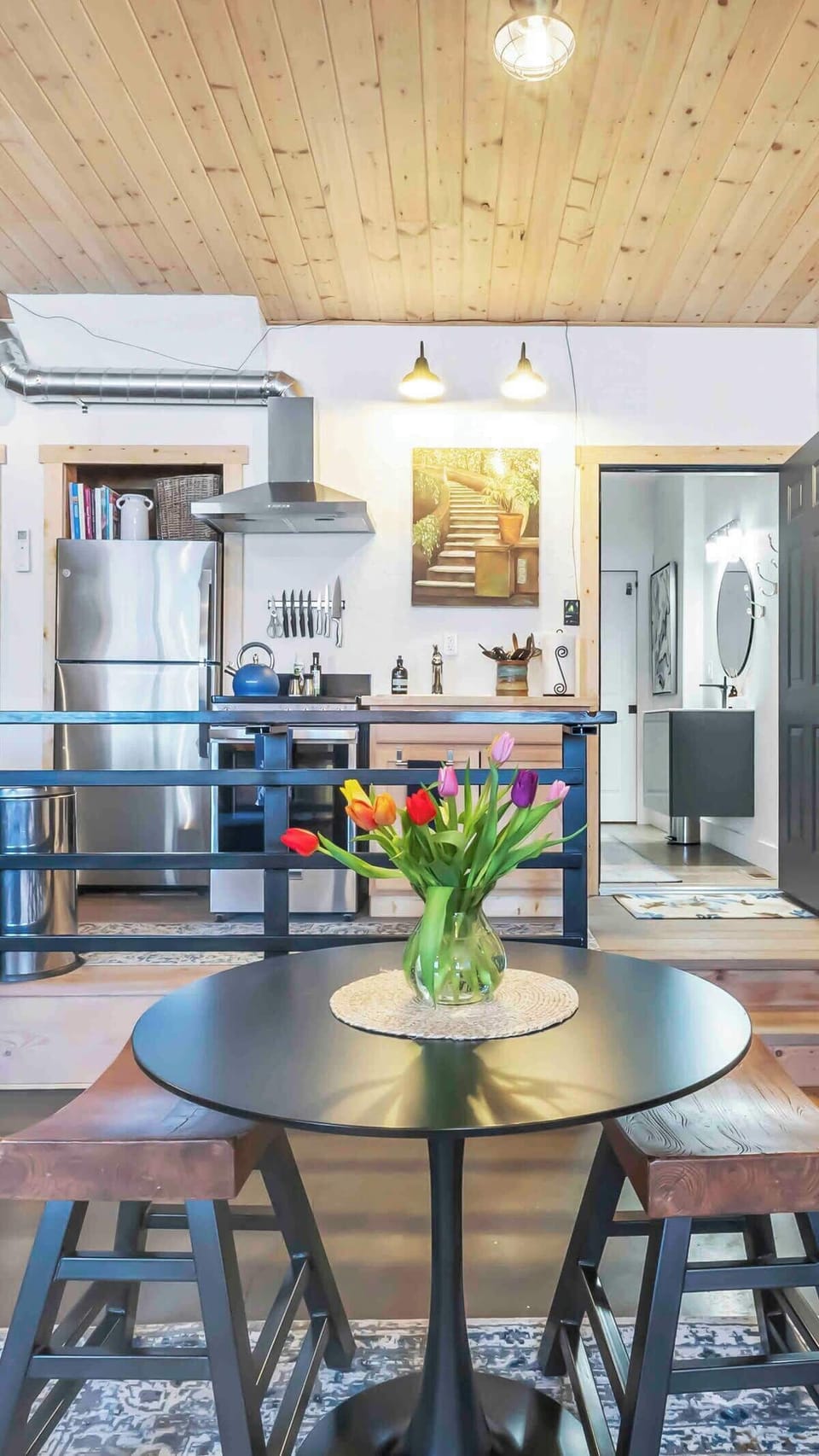 Cozy Studio Garage apt. Ten minutes from airport and all that Belgrade has to offer. 15 Min. to Bozeman.
