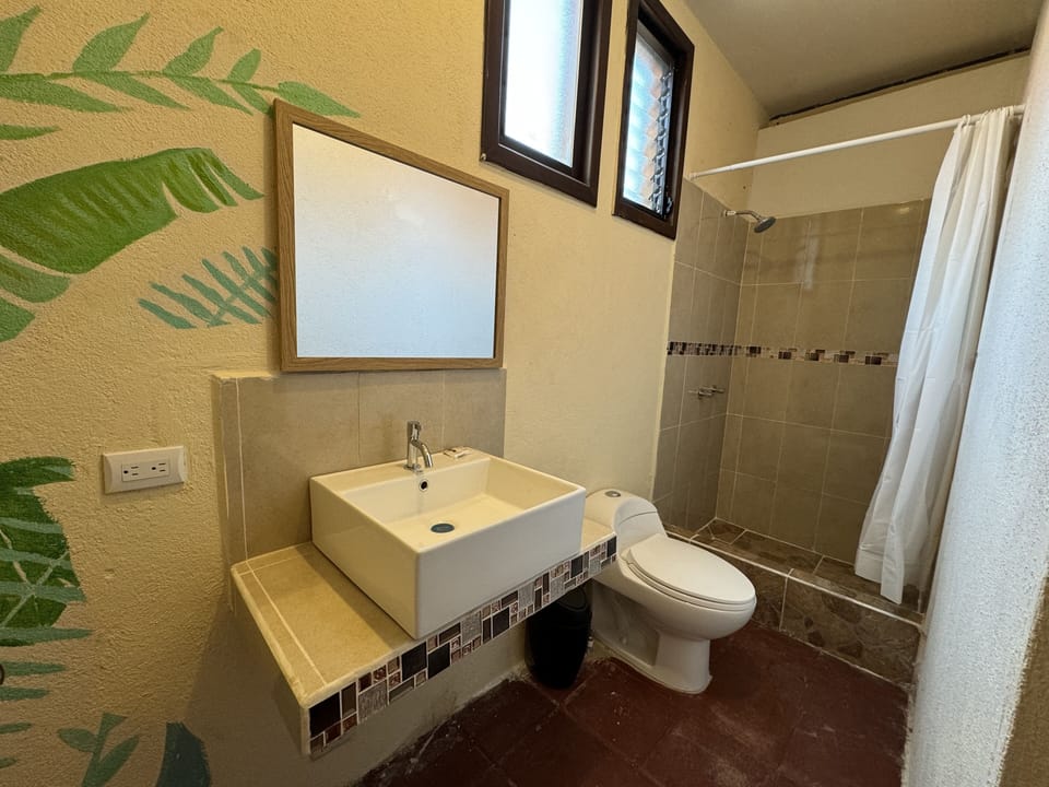 Deluxe Double or Twin Room | Bathroom