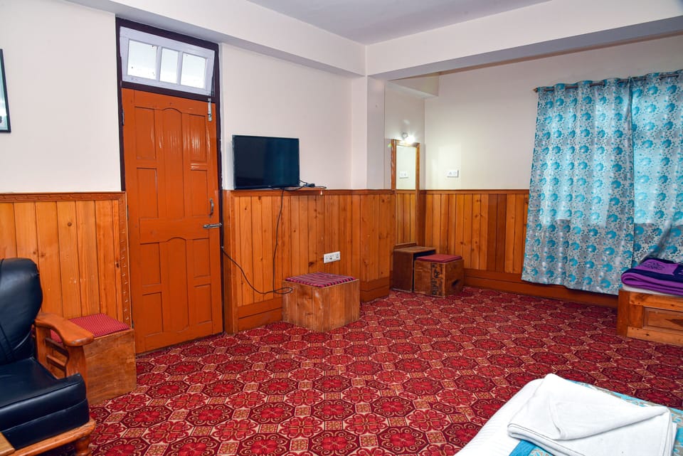 Premium Double Room, 1 Bedroom | Desk