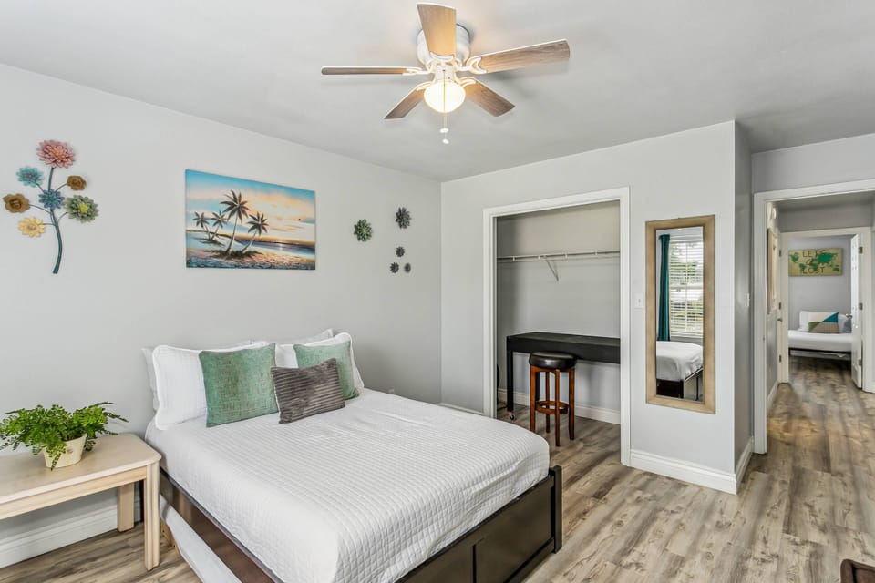 Upstairs Full bedroom with a dedicated work space