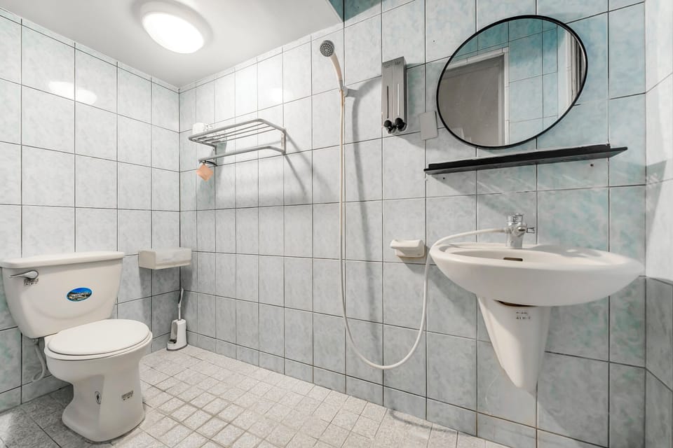 Comfort Quadruple Room | Bathroom | Shower, hair dryer, slippers, shampoo