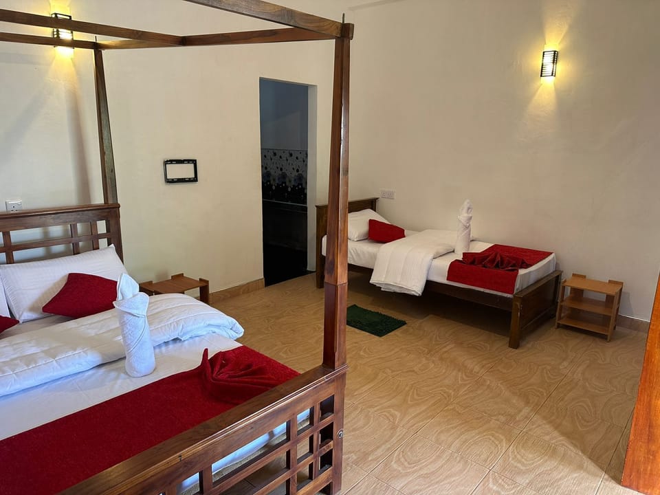 Deluxe Triple Room | Down comforters, desk, free WiFi