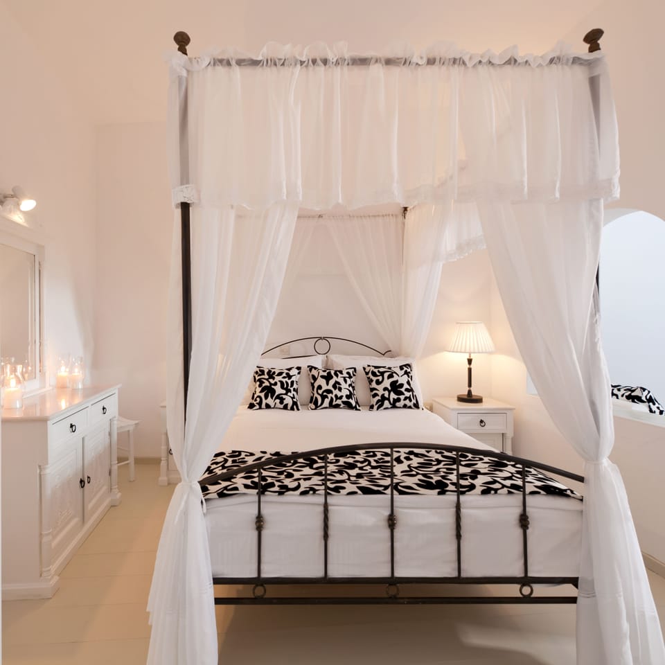 Junior Suite, Non Smoking | 1 bedroom, in-room safe, free WiFi