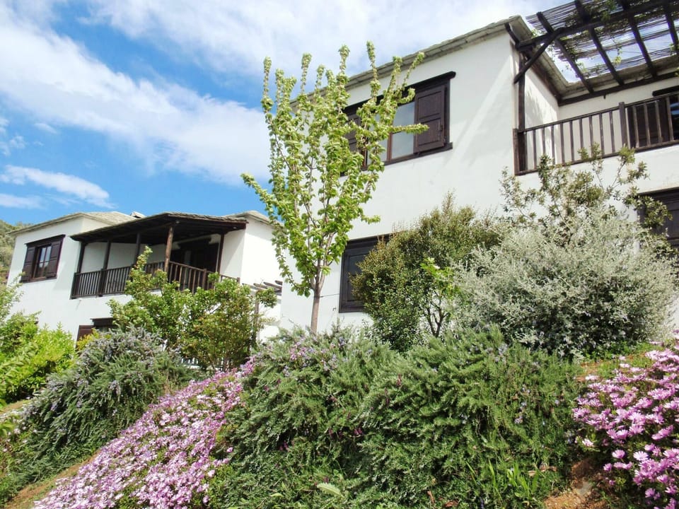 Villa, 4 Bedrooms, Balcony, Garden View | Front of property