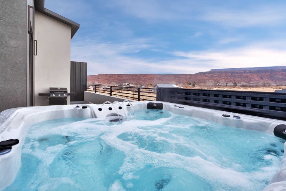 Private Hot Tub & Patio