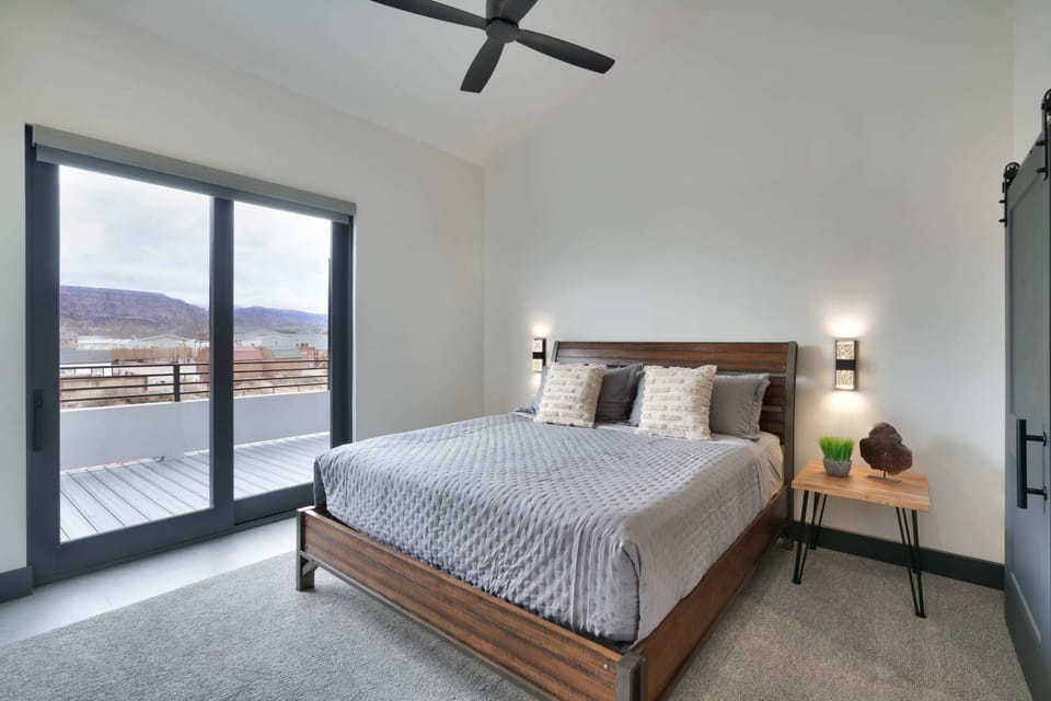 Master Bedroom (King)