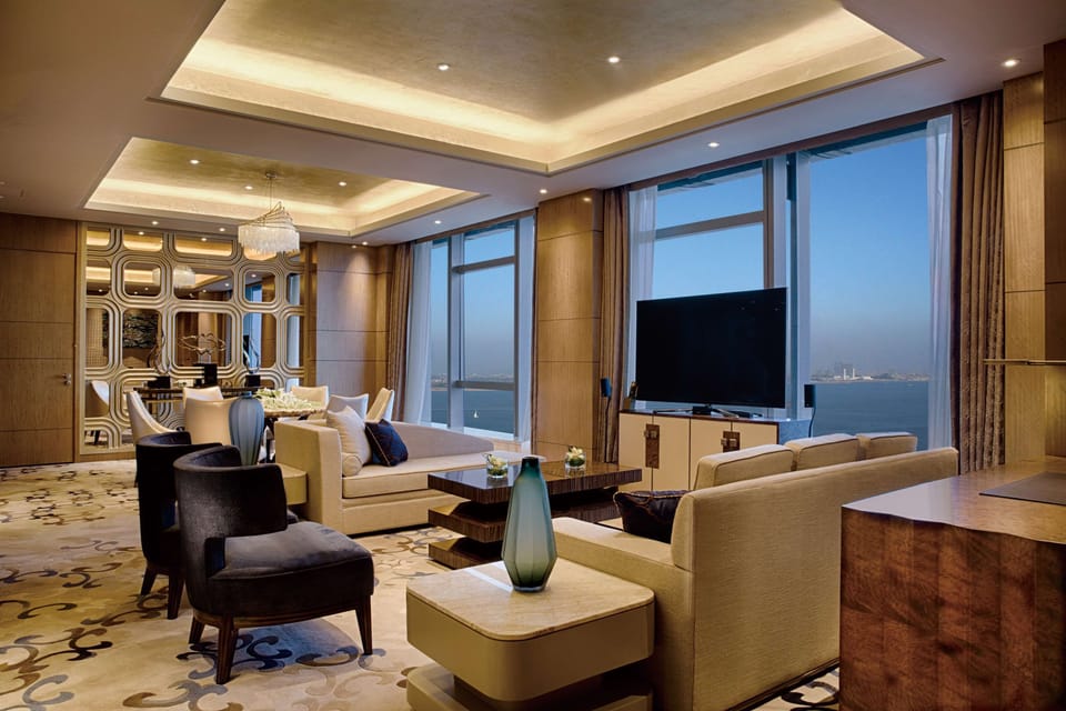 Presidential Suite			 | Living area | 46-inch LCD TV with cable channels, TV, Netflix