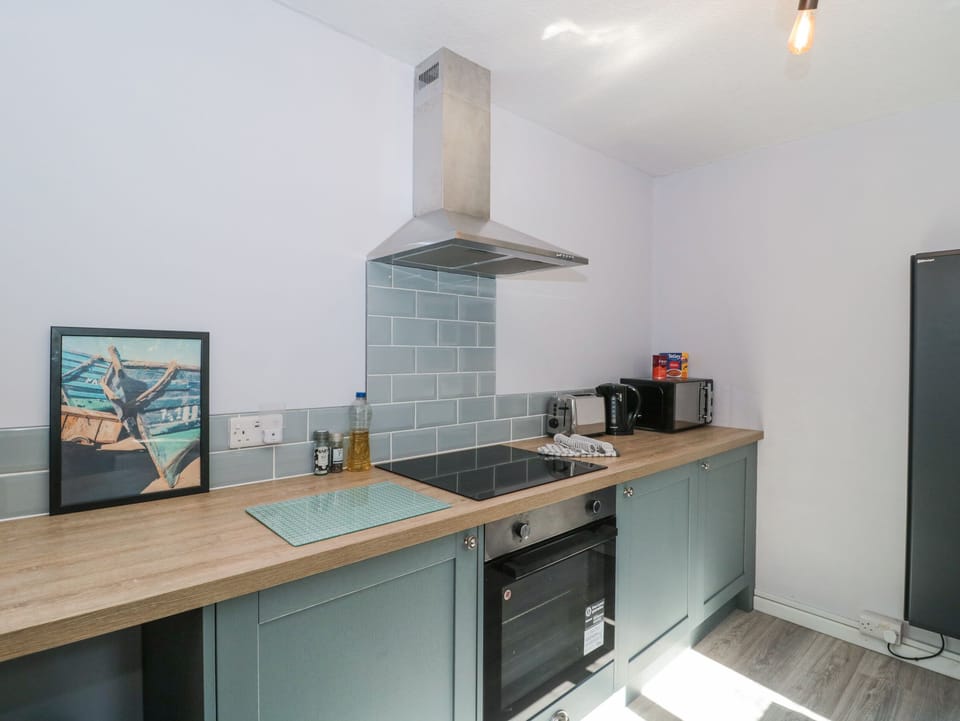 Cottage | Private kitchen | Fridge, dishwasher, electric kettle, toaster