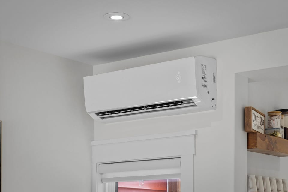 Feel the chill and comfort! Relax in a space equipped with air conditioning set to the perfect temperature, ensuring a refreshing and cozy stay.