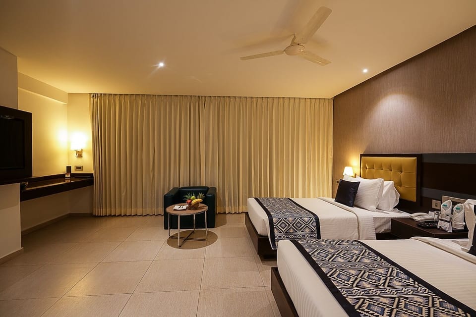 Executive Twin Room | Minibar, in-room safe, desk, blackout drapes