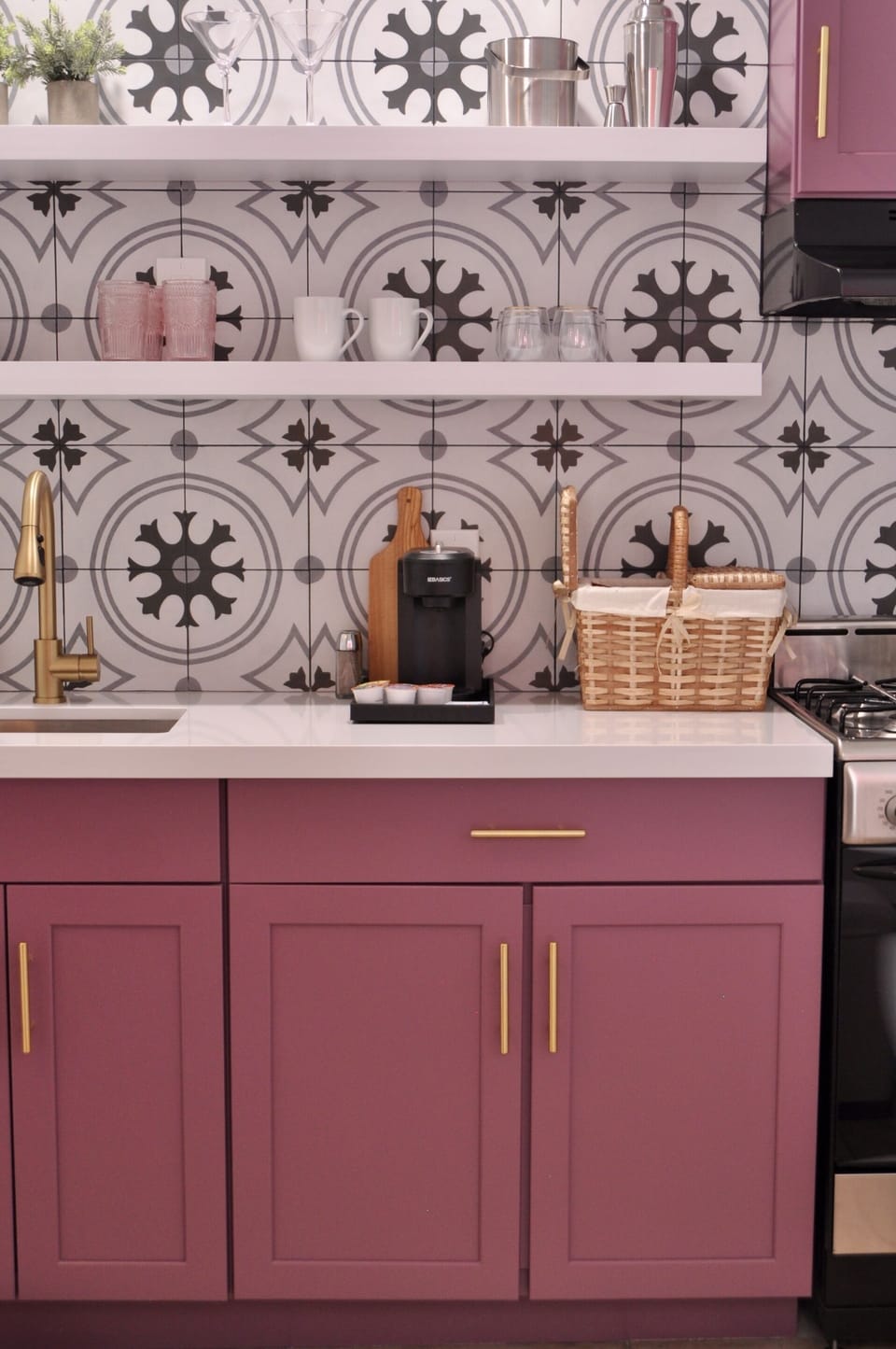 Bright, modern, and full of Palm Springs flair. Everything you need for cooking, sipping, and sharing.