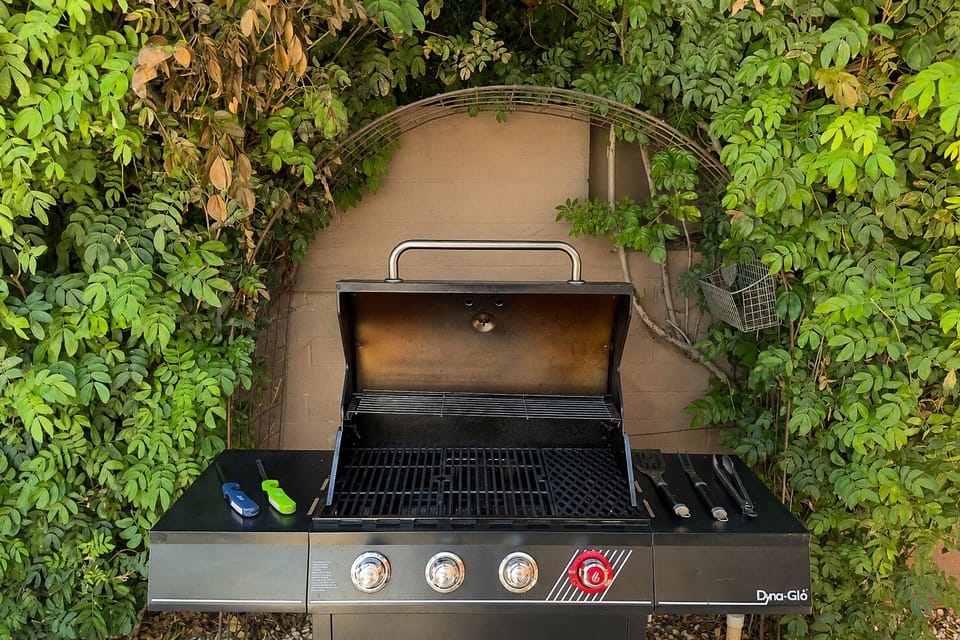Fire up the grill, pour the rosé, and gather your favorite gals. At The Muse Hotel, every BBQ moment becomes a stylish Palm Springs memory.