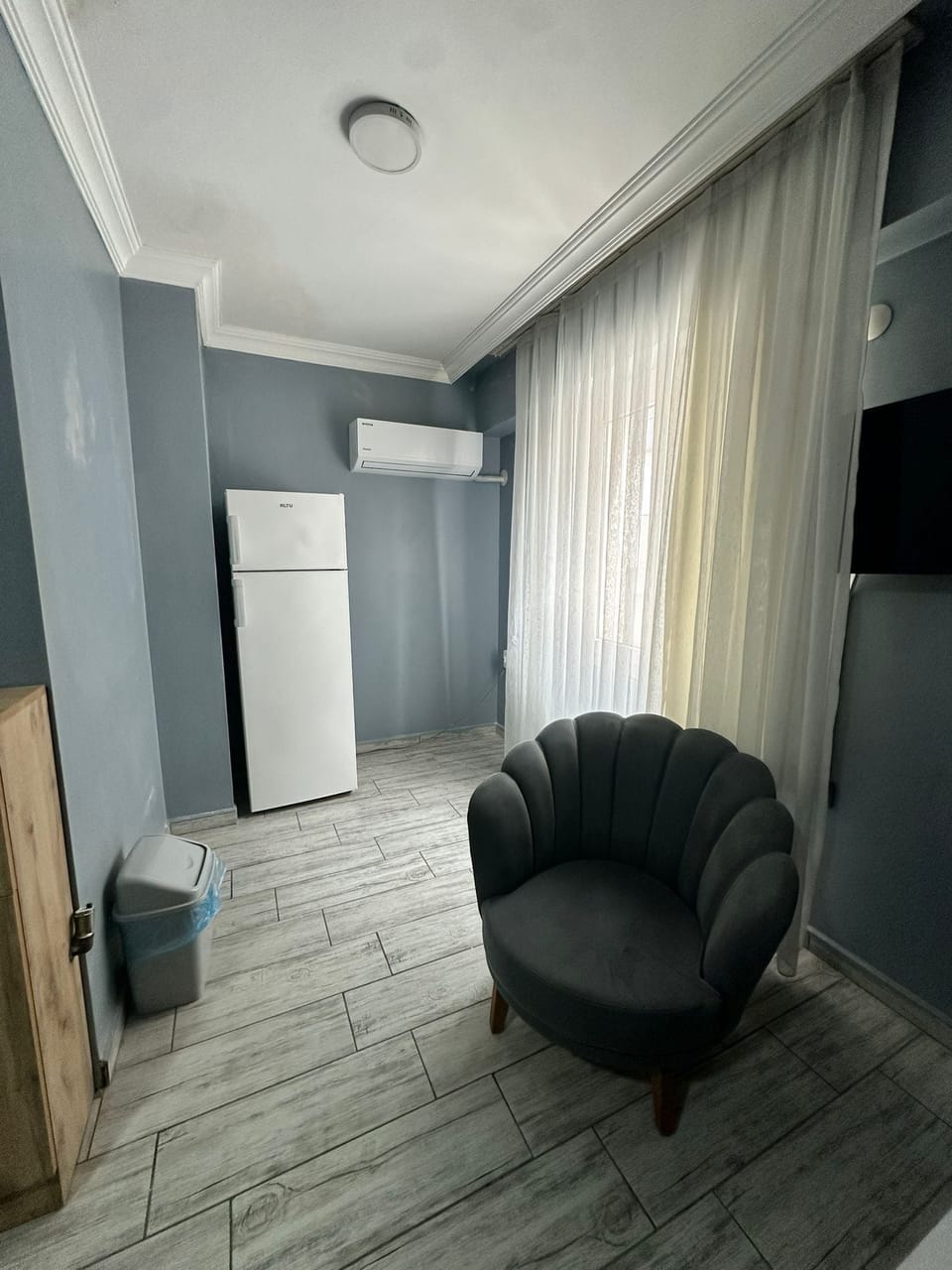 Standard Suite | Laptop workspace, blackout drapes, iron/ironing board, free WiFi