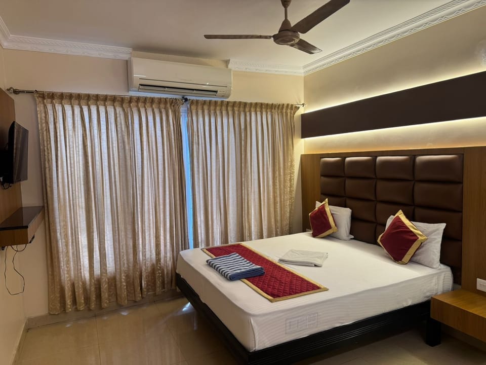 Standard AC | Soundproofing, free WiFi, bed sheets