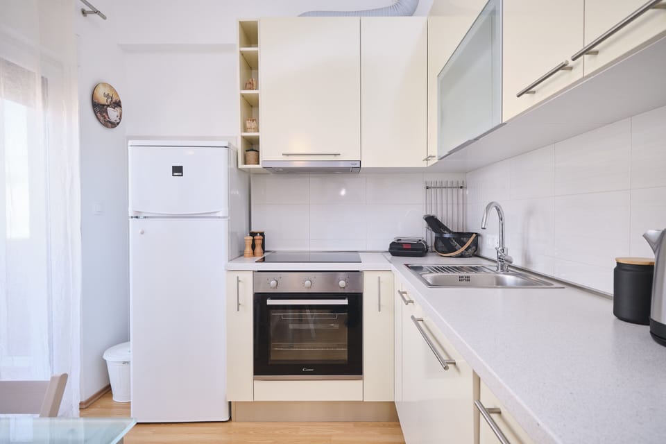 Apartment | Private kitchen | Full-size fridge, oven, dishwasher, electric kettle
