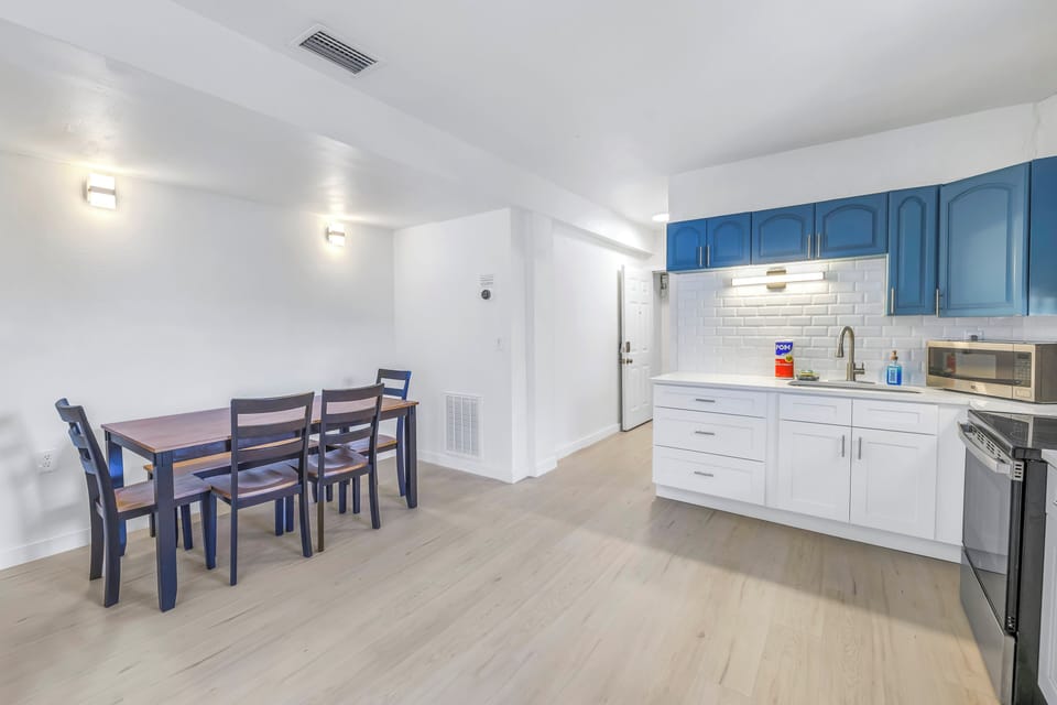 Cozy dining area connected to the kitchen, perfect for family meals at The Coral Cabanas, Siesta Key 2BR.