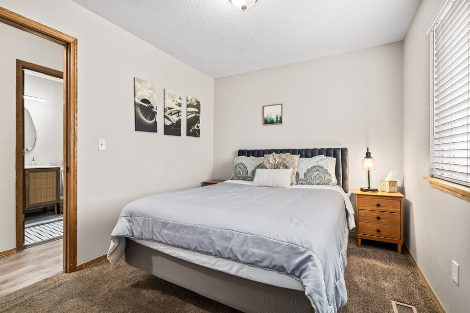 Apt 1. Bedroom #2. Queen Bed