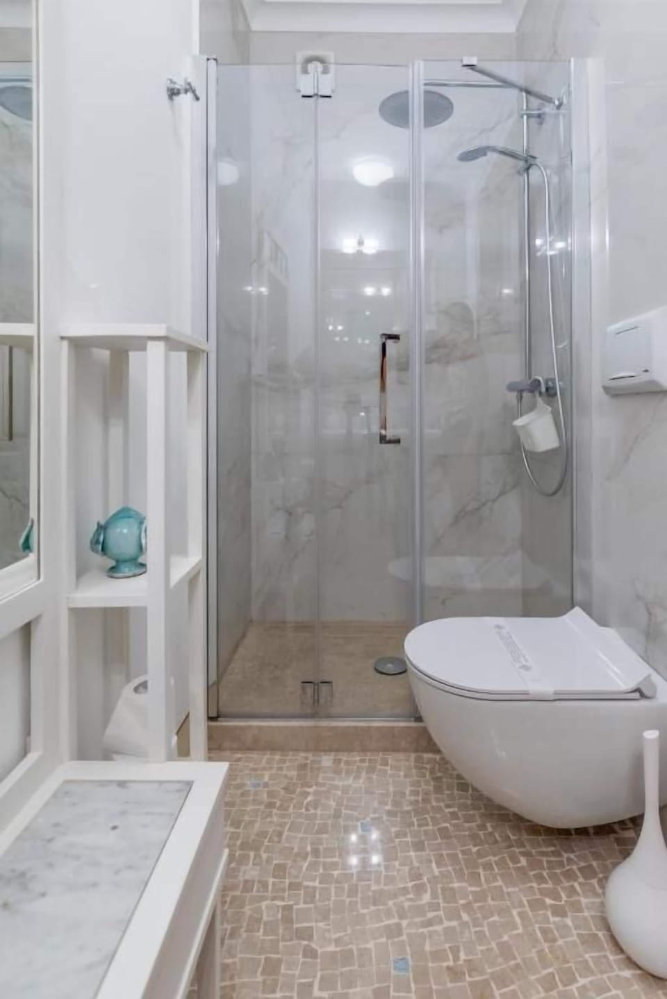 Camera Matrimoniale Superior | Bathroom | Hair dryer, slippers, bidet, towels