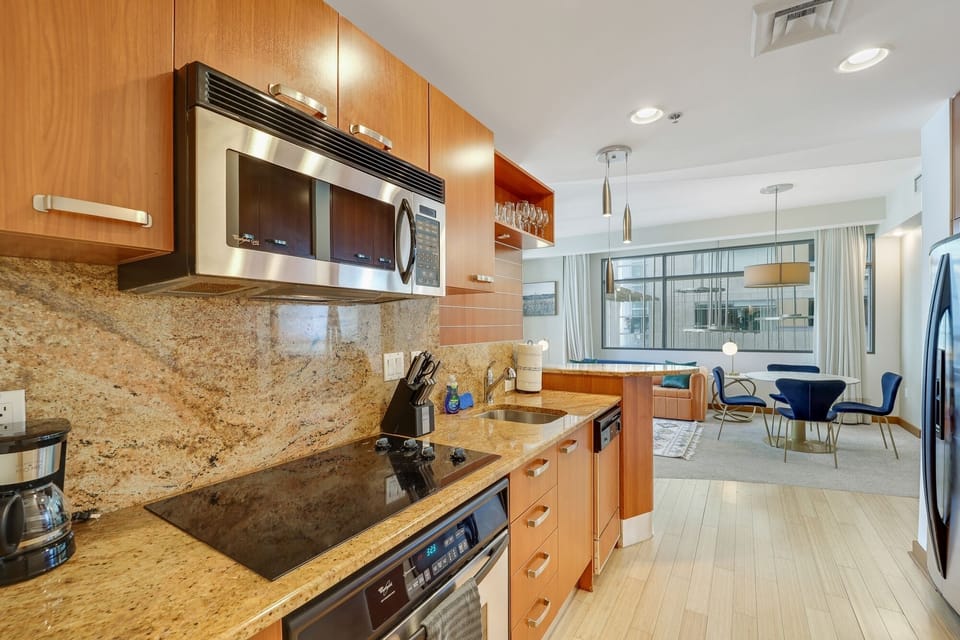 Deluxe Apartment, Non Smoking, Private Bathroom | Private kitchen