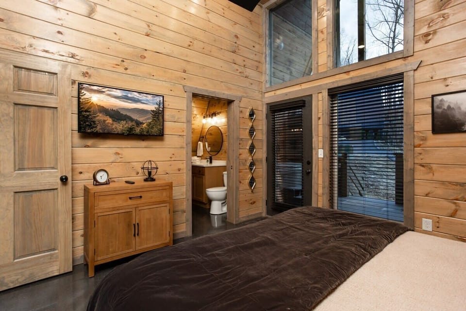 Master Bedroom With Smart TV!