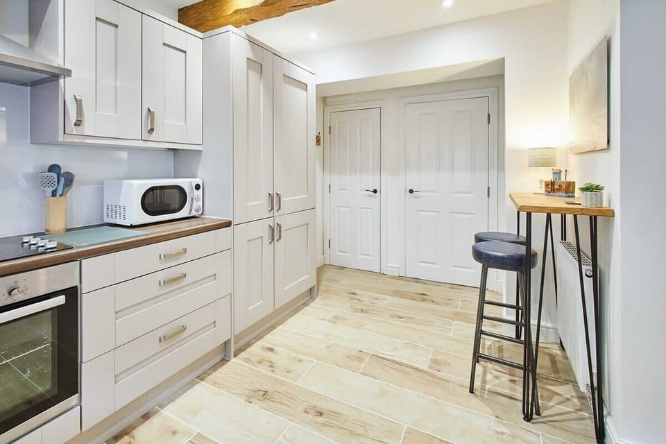 The Snug, Hunmanby - Host & Stay