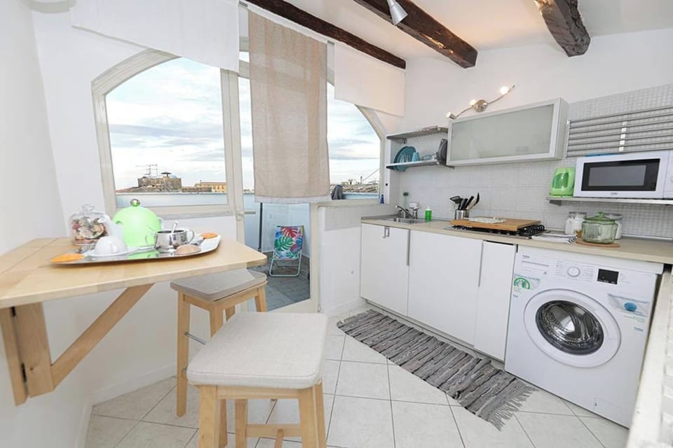 Apartment, 1 Bedroom, Patio, City View | Private kitchen