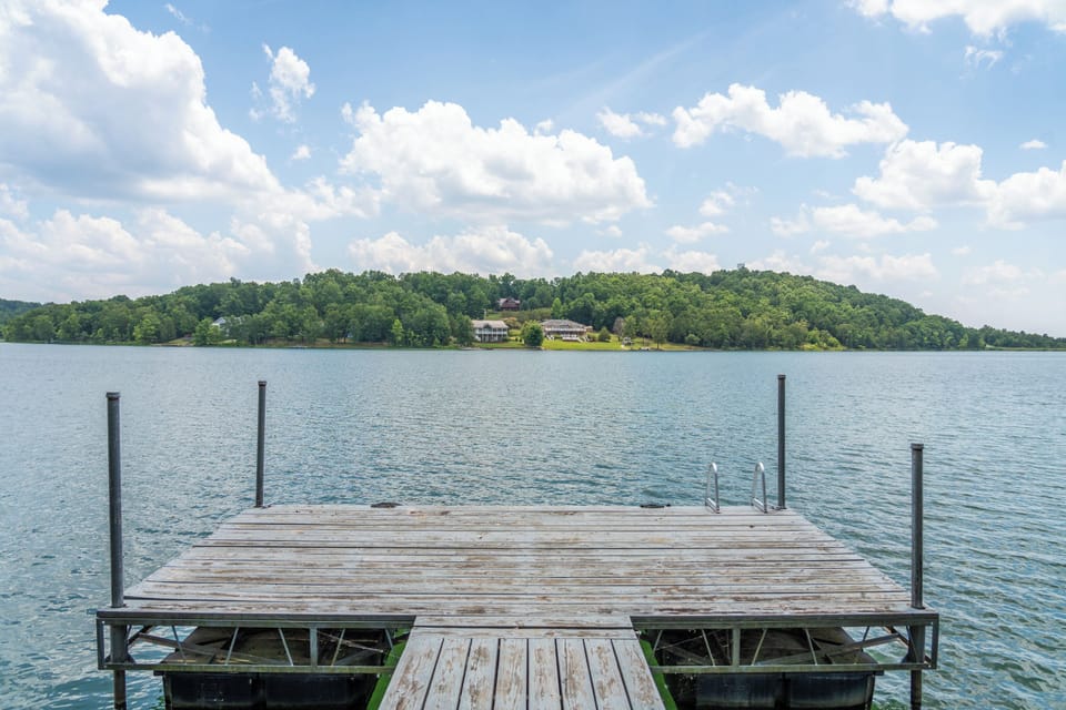 Panoramic view of Diamon Lake on the dock
