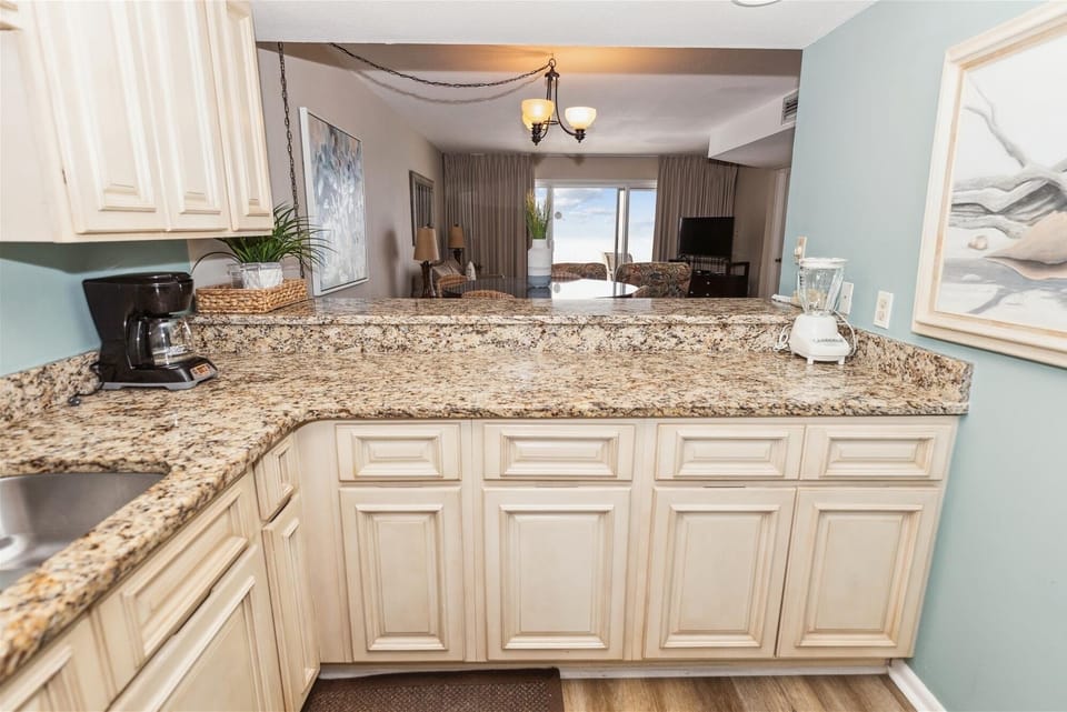 Condo, 1 Bedroom | Private kitchen | Fridge, oven, stovetop, coffee/tea maker