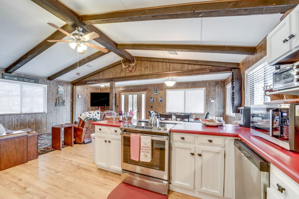 House (3 Bedrooms) | Interior